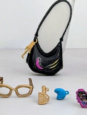 Monster High G3 Clawdeen Wolf Core Doll Replacement Accessories Bundle - 5 Piece